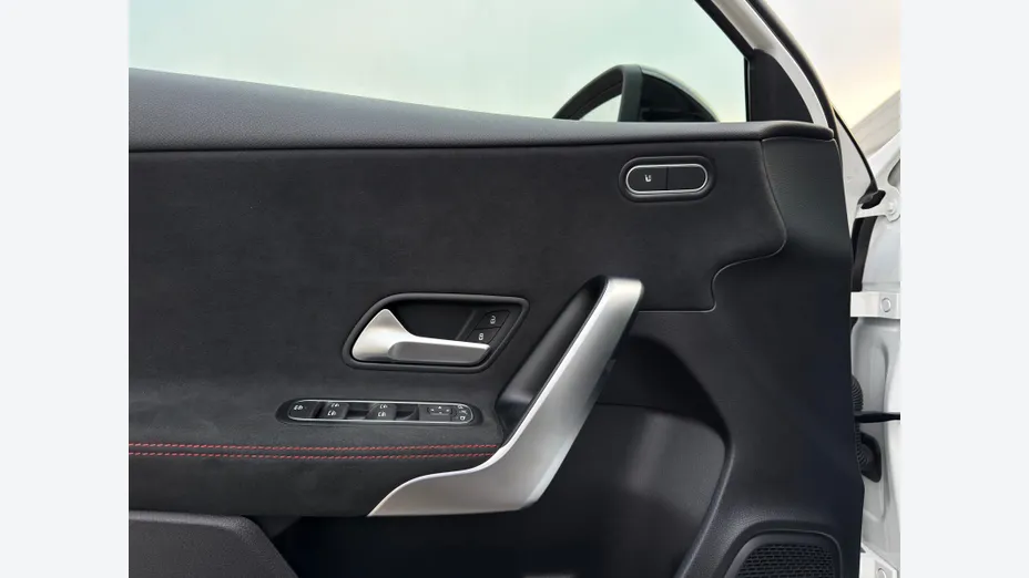 MERCEDES-BENZ A Klasa A 220 4-Matic AMG Line 8G-DCT