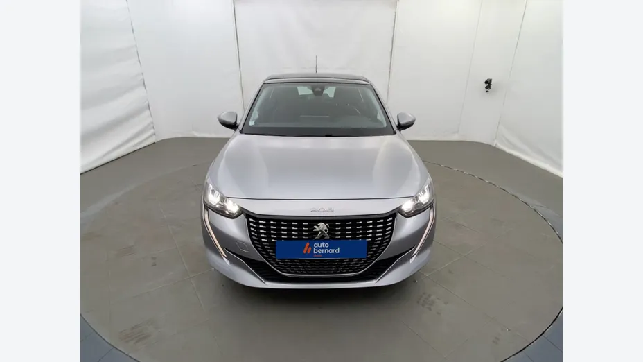 PEUGEOT 208 -