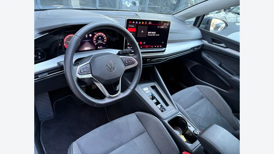VOLKSWAGEN Golf -