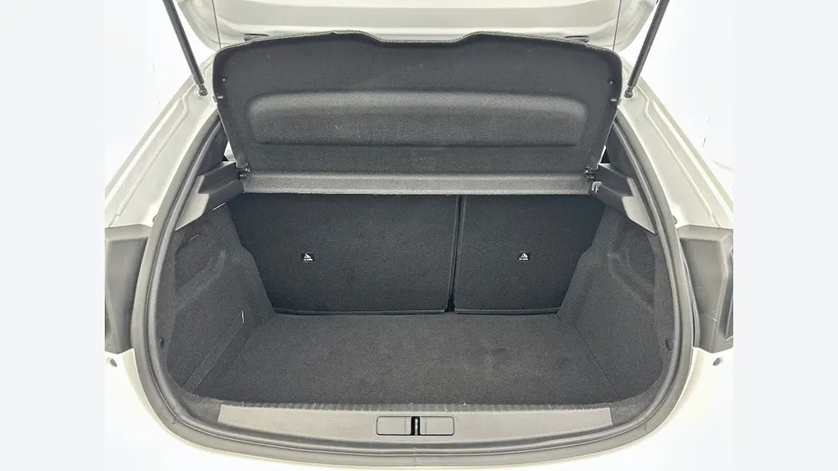 PEUGEOT 208 -