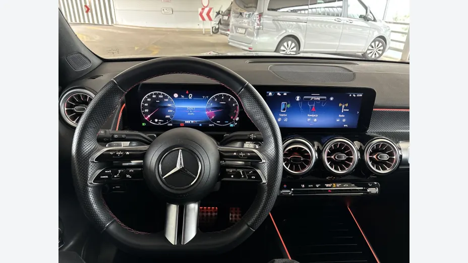 MERCEDES-BENZ GLB GLB 200 mHEV AMG Line 7G-DCT