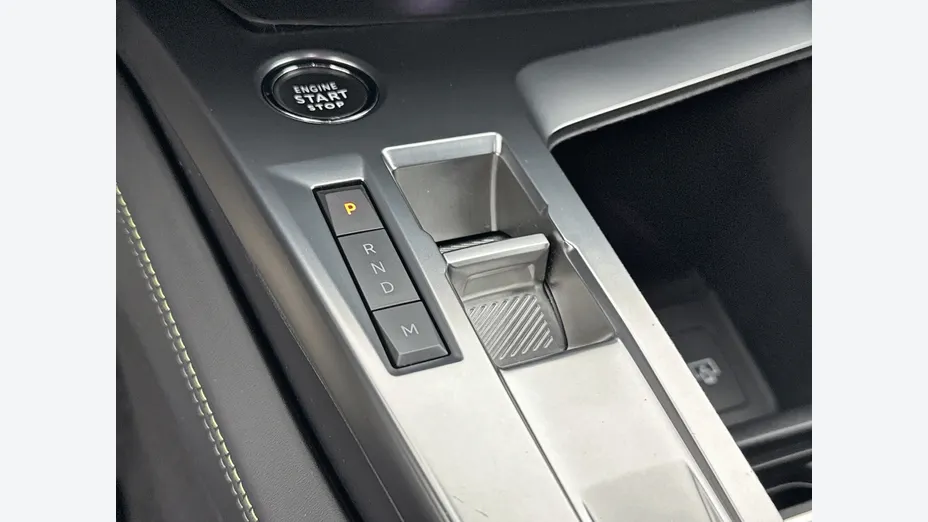 PEUGEOT 408 -
