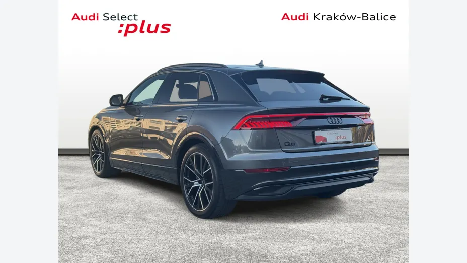 AUDI Q8 -