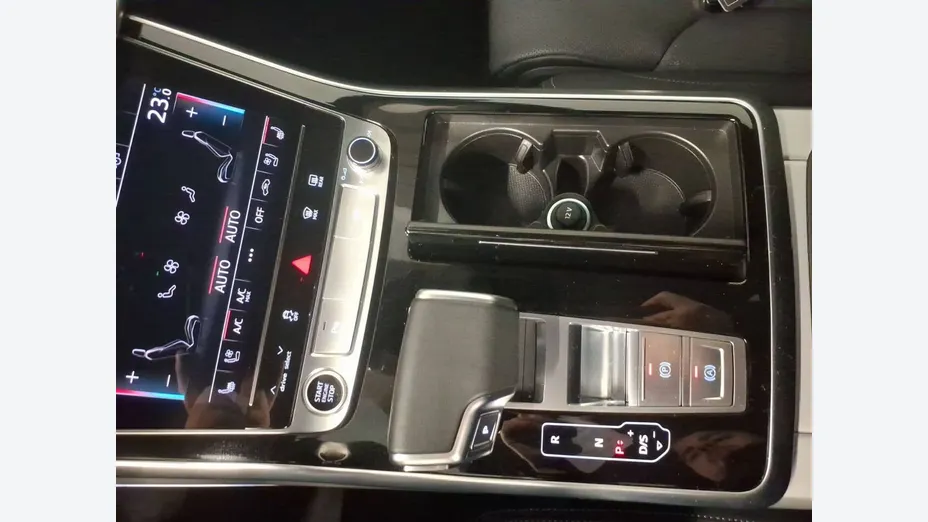 AUDI Q8 -