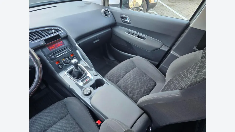 PEUGEOT 3008 3008 1.6 HDi Active