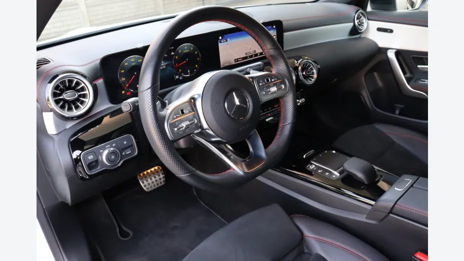 MERCEDES-BENZ CLA CLA 200 AMG Line 7G-DCT