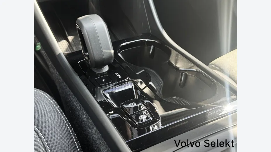 VOLVO XC40 XC40 B3 Plus Dark aut