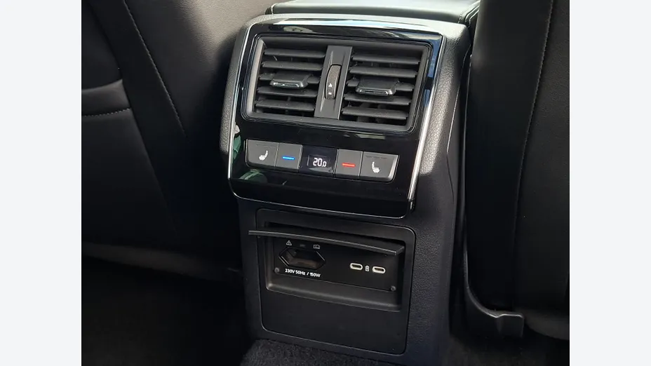 SKODA Superb Superb 2.0 TDI SCR Sportline DSG