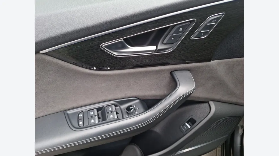 AUDI SQ8 -