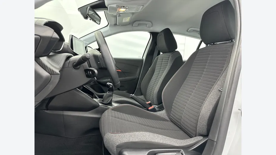 PEUGEOT 208 -