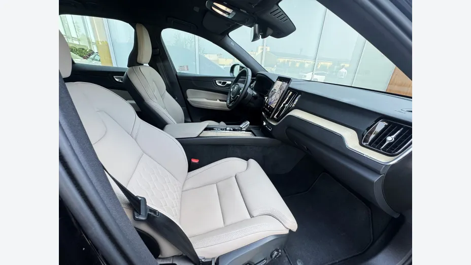 VOLVO XC60 XC60 B5 B AWD Plus Dark aut