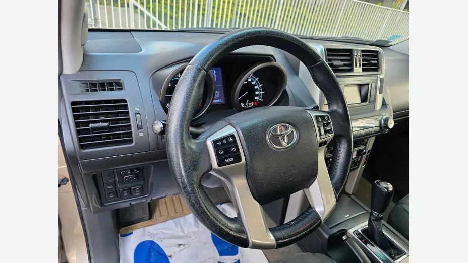 TOYOTA Land Cruiser LC 3.0 D-4D Sol (lea) 7os aut