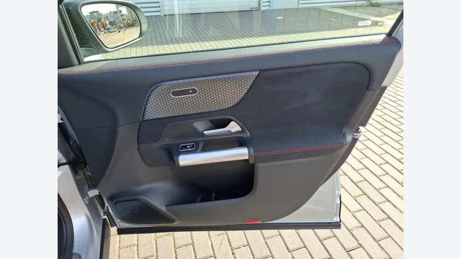 MERCEDES-BENZ GLA GLA 220 d 4-Matic AMG Line 8G-DCT