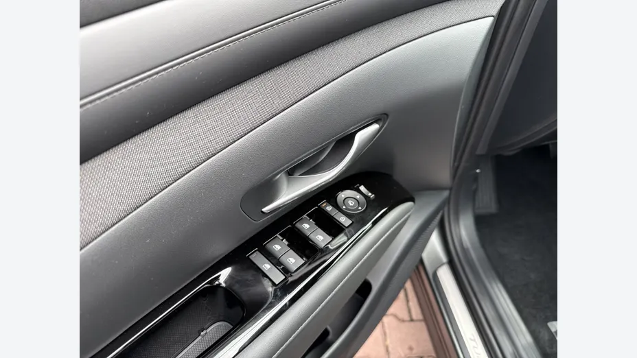 HYUNDAI Tucson Tucson 1.6 T-GDi HEV Smart Black 2WD aut Nowy