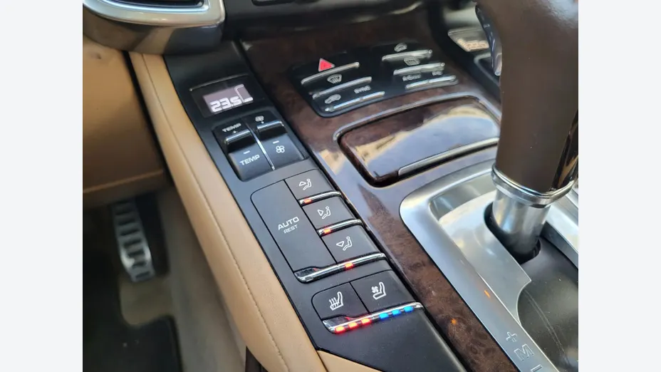 PORSCHE Cayenne -