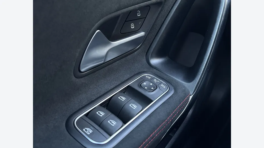 MERCEDES-BENZ CLA CLA 220 d AMG Line 8G-DCT