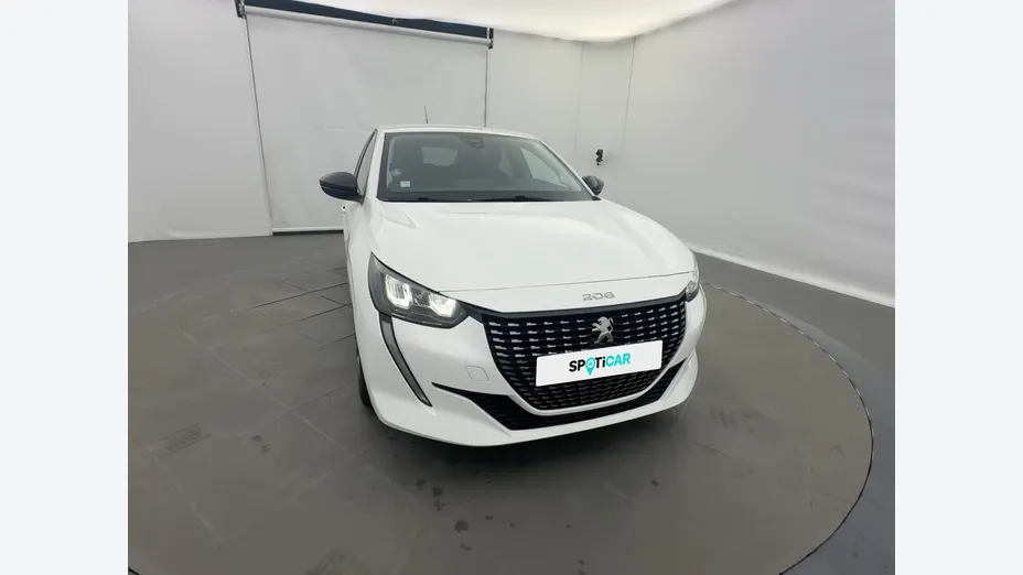 PEUGEOT 208 -
