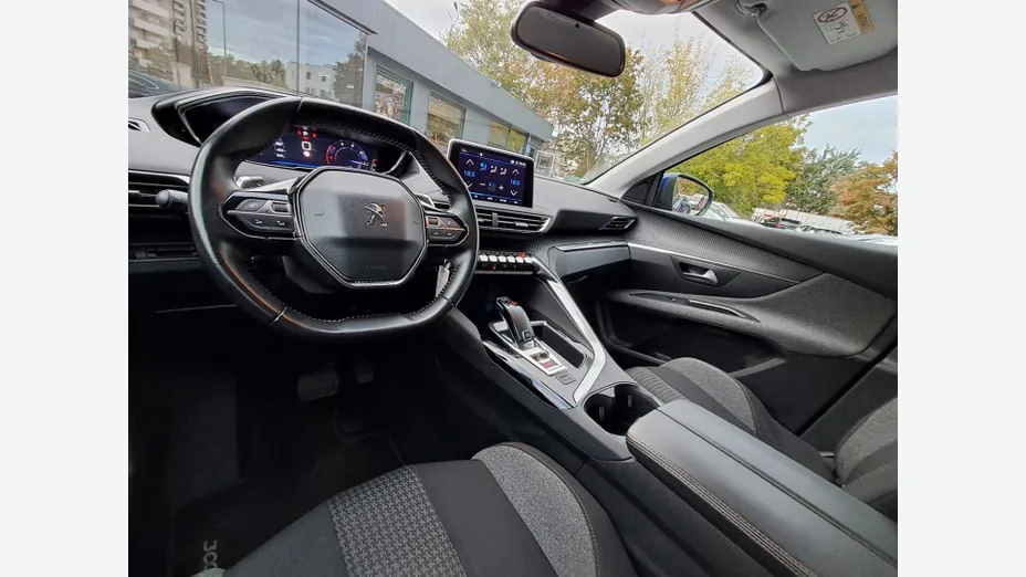 PEUGEOT 3008 -