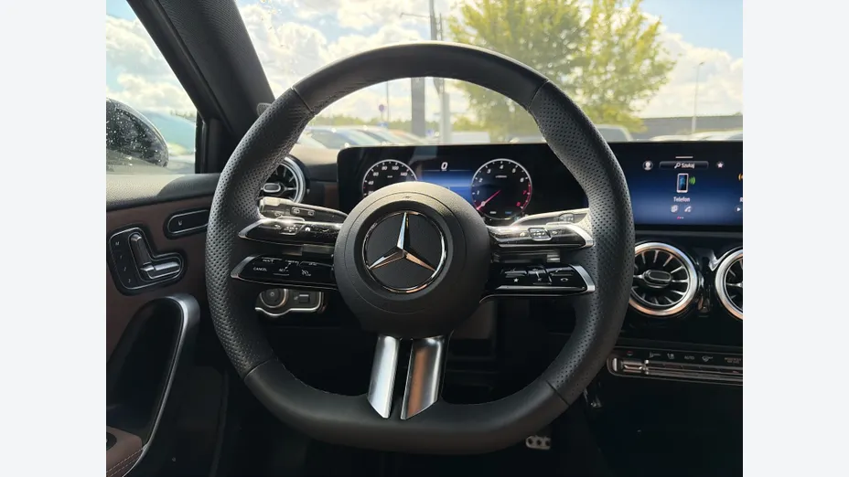 MERCEDES-BENZ A Klasa A 200 AMG Line 7G-DCT