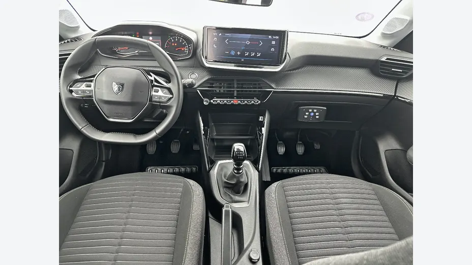 PEUGEOT 208 -