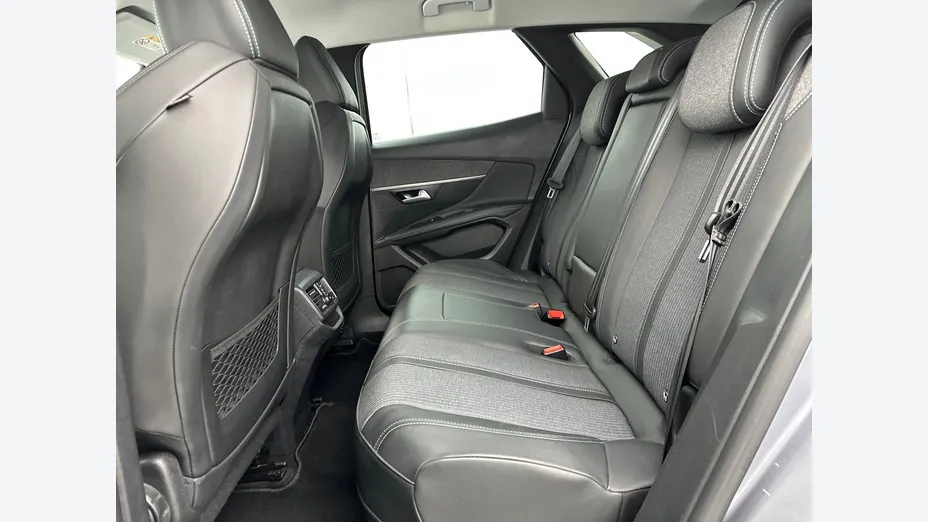 PEUGEOT 3008 -
