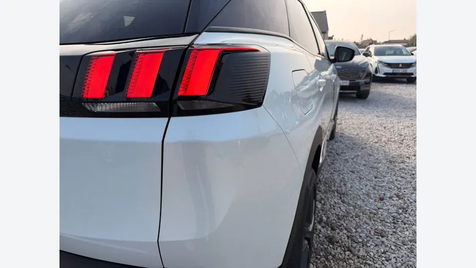PEUGEOT 3008 -
