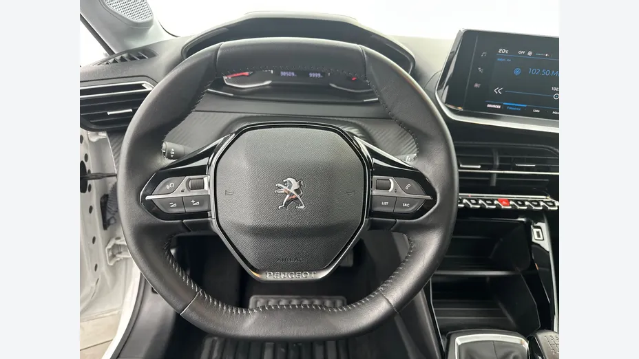 PEUGEOT 208 -