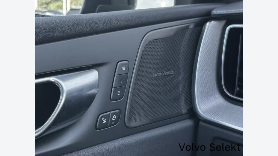 VOLVO XC60 XC60 T8 Plug-In Hybrid AWD Ultra Black Edition aut