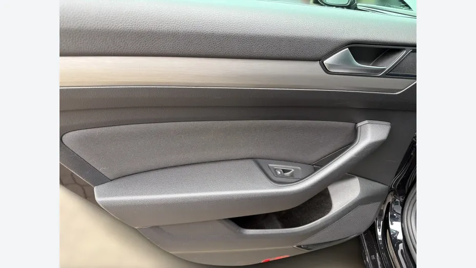VOLKSWAGEN Passat -