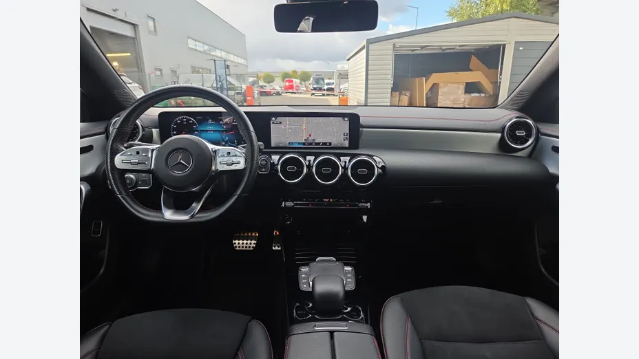MERCEDES-BENZ CLA CLA 180 7G-DCT