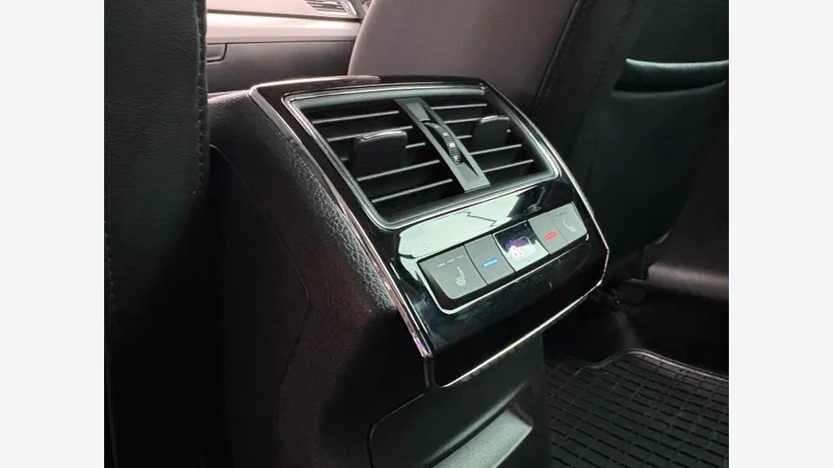 SKODA Superb Superb 2.0 TDI SCR Style DSG