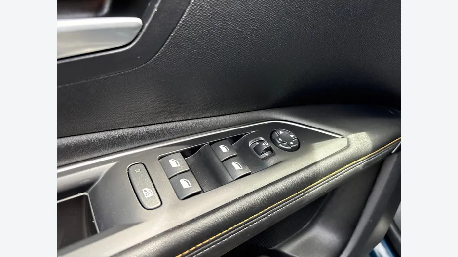 PEUGEOT 3008 -