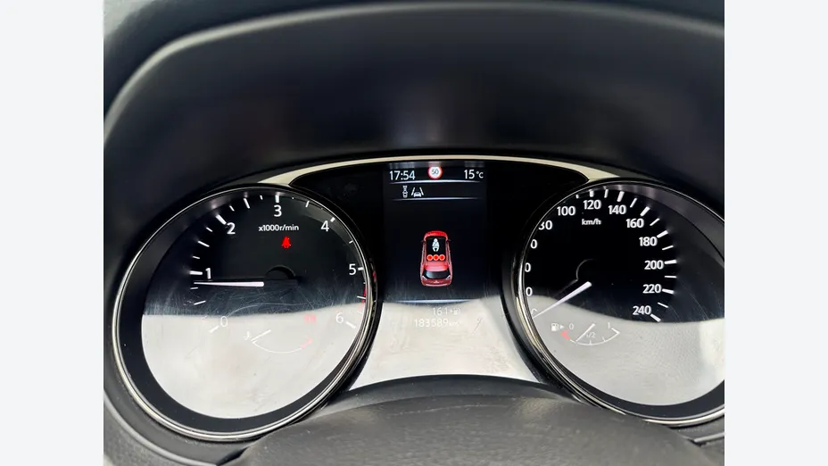 NISSAN X-Trail -