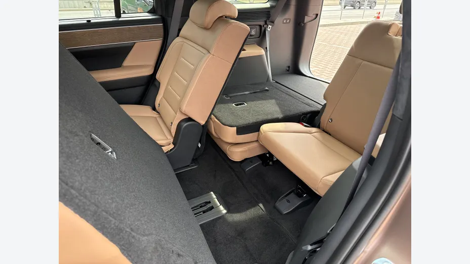 HYUNDAI Santa Fe Santa Fe 1.6 T-GDI HEV Calligraphy 4WD aut 7os. Nowy