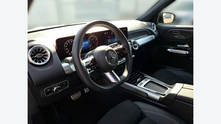 MERCEDES-BENZ GLB GLB 200 mHEV AMG Line 7G-DCT