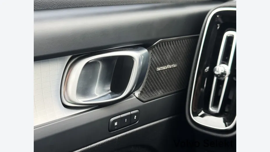 VOLVO XC40 XC40 B3 Plus Dark aut