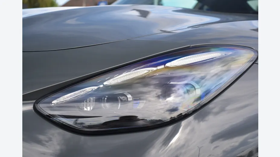 MERCEDES-BENZ AMG GT -
