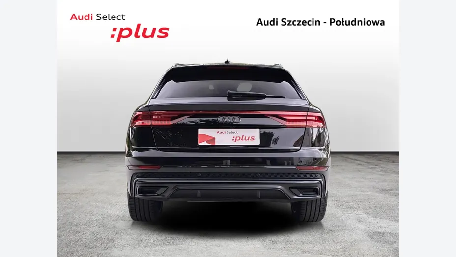 AUDI Q8 -