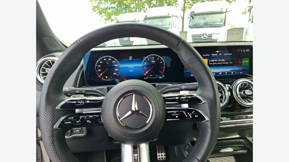 MERCEDES-BENZ GLB GLB 200 mHEV AMG Line 7G-DCT
