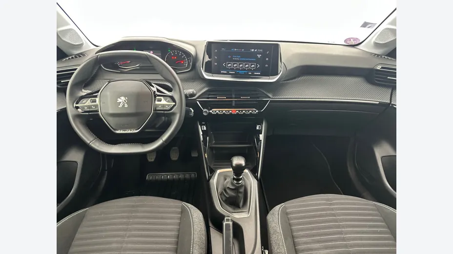 PEUGEOT 208 -