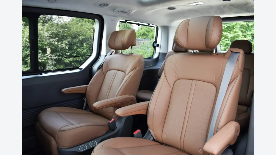 HYUNDAI Staria Staria 1.6 T-GDI HEV Luxury aut