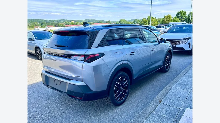 PEUGEOT 5008 -