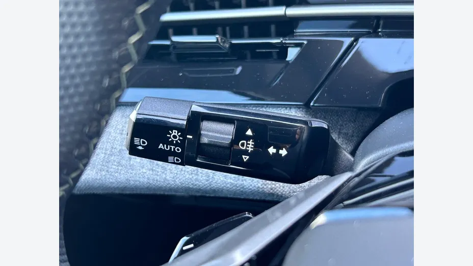 PEUGEOT 5008 -