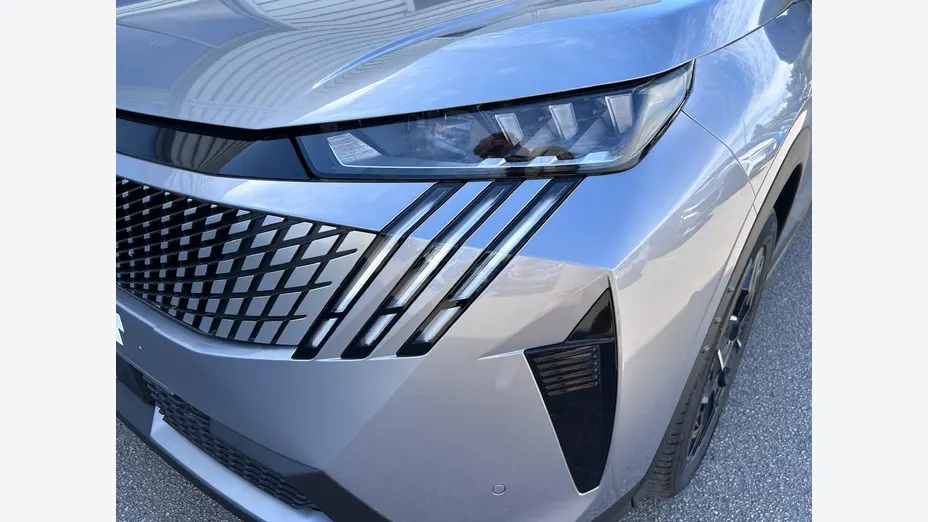 PEUGEOT 5008 -
