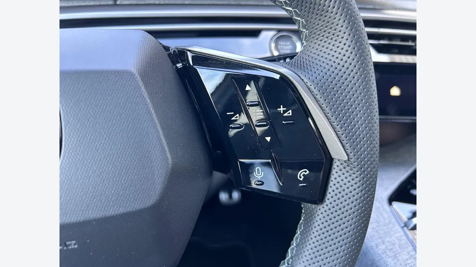PEUGEOT 5008 -