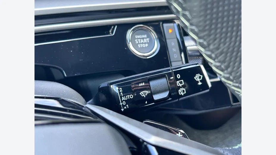 PEUGEOT 5008 -
