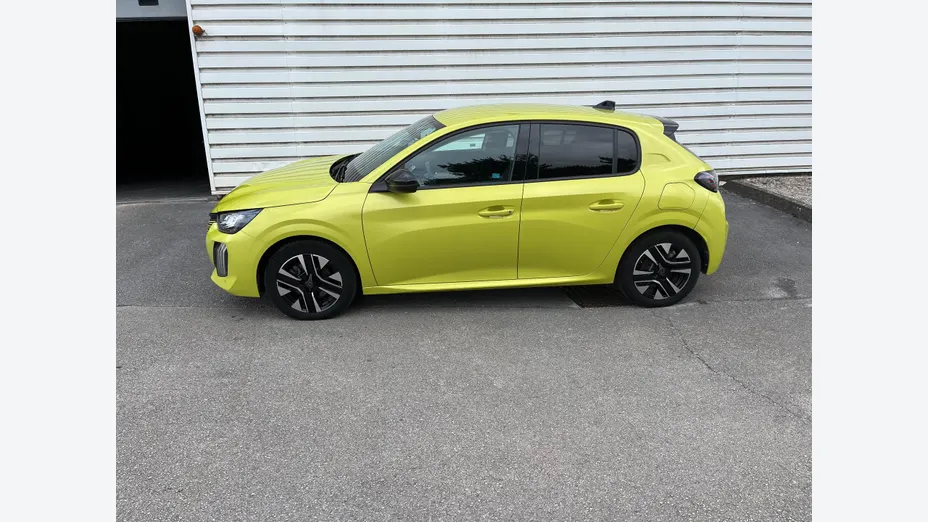 PEUGEOT 208 -