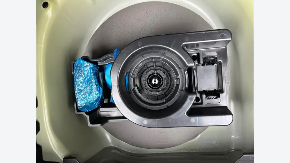 PEUGEOT 208 -