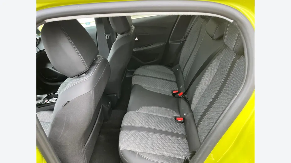 PEUGEOT 208 -