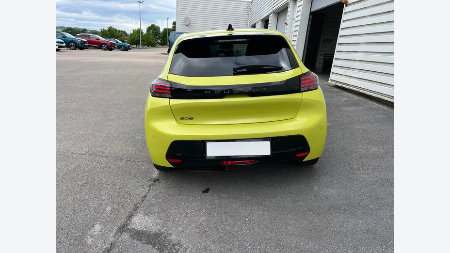 PEUGEOT 208 -